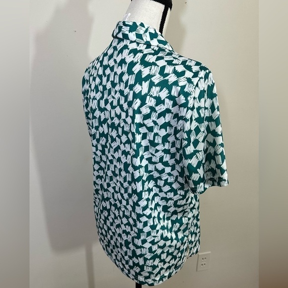 Vicki. Wayne’s sz 10 silky feel blouse. White with a small green print - Picture 4 of 9
